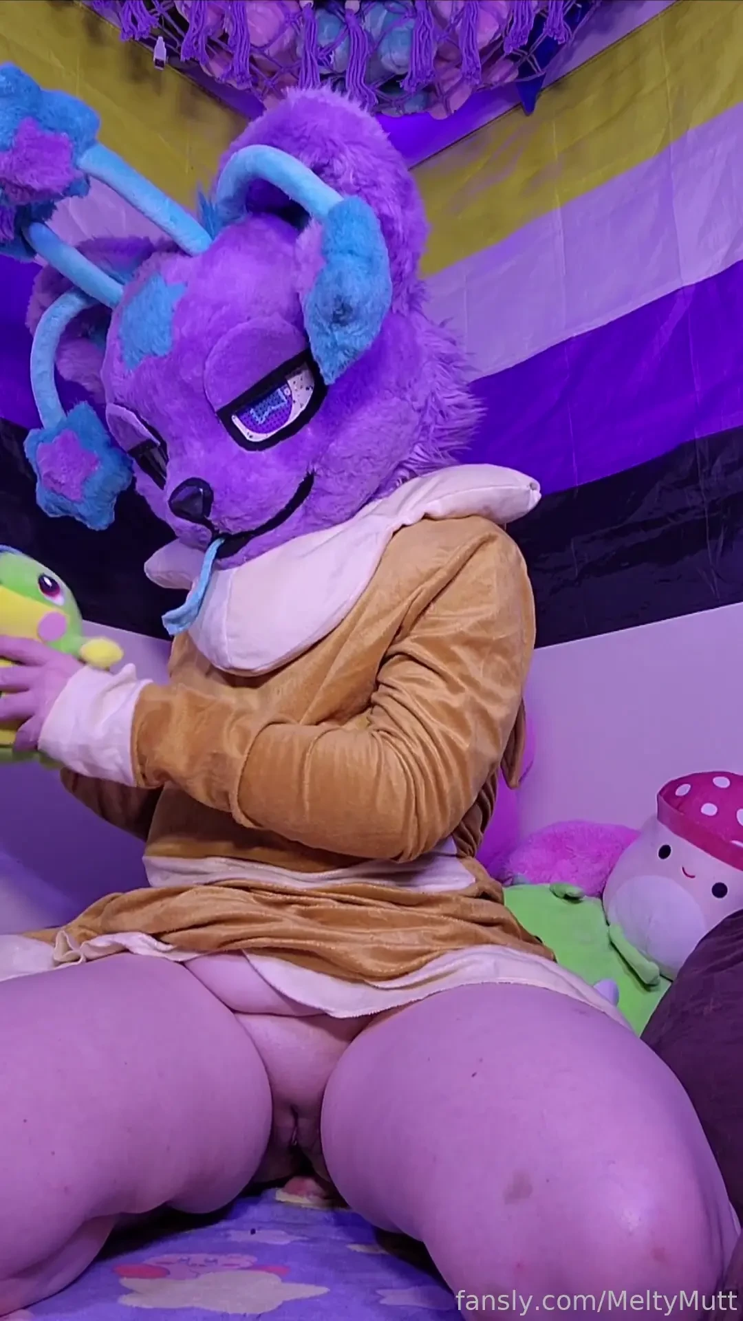 Nova is an eevee and really wants to make an egg but i dunno if 