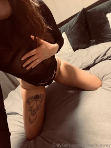 Det er noe befriende med ha p seg fint undert y under helt vanlige kl