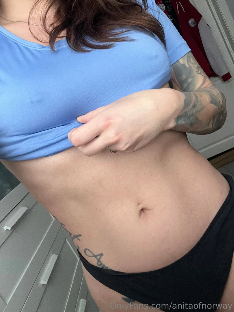 Kom akkurat hjem fra trening n skal det bli deilig kle av seg og ta en 