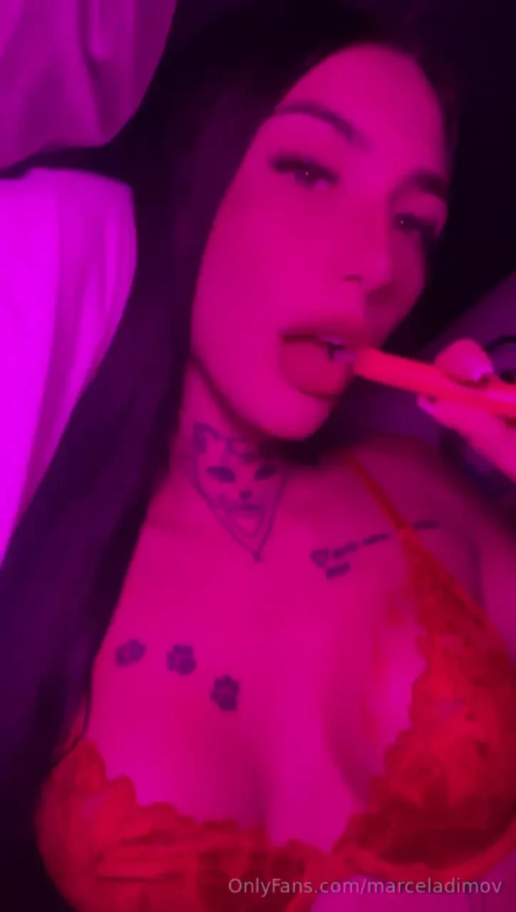 Let s smoke together babe 