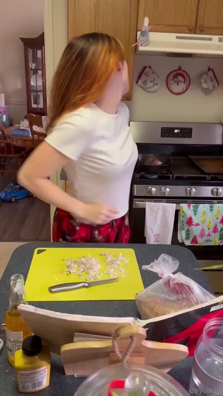 Who wants to join for dinner tonight 