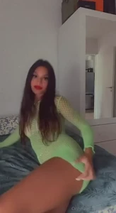Tu kiff cet ensemble vert petit twerk part 1