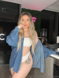 Help me take this off --- gt xoxoblaiir