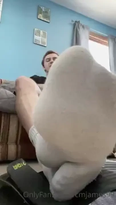 Nothing like a pair of white nikes 