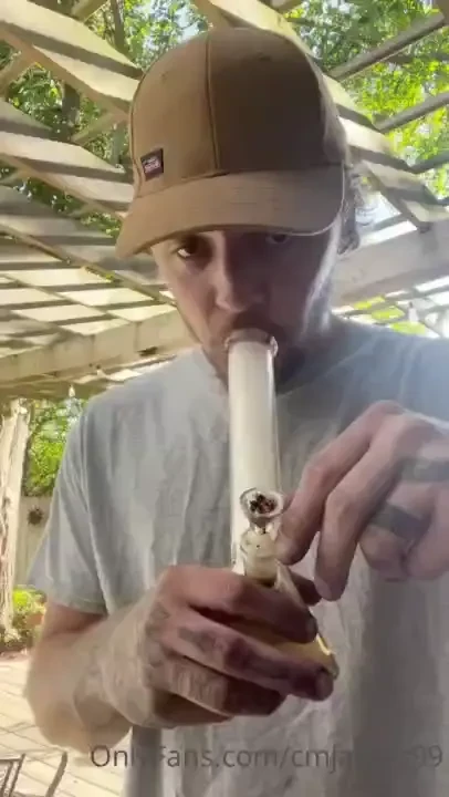 Smoking on that good shit who s paying 