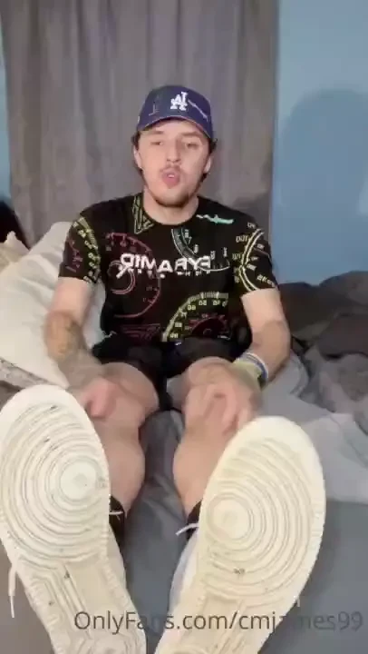 Worship my af1s after a long day video continues over 11 mins to sock 
