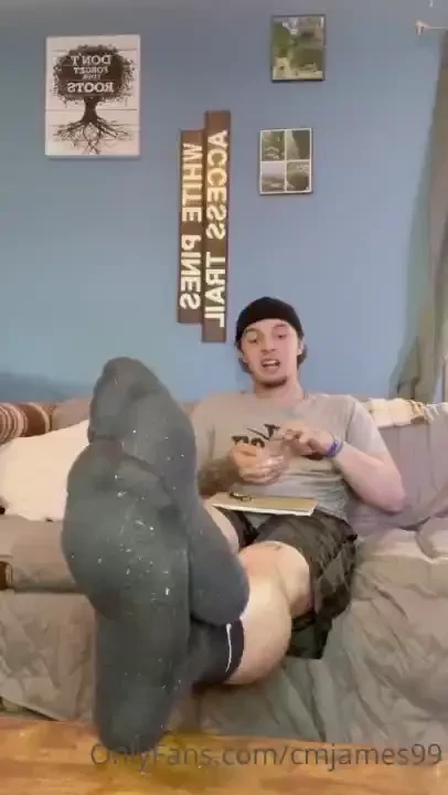 Chilled out foot worship smoke session 