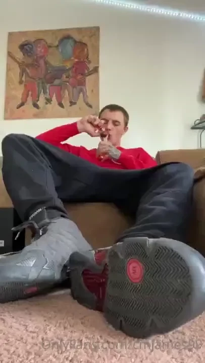 Come lick my size 14 treads clean 