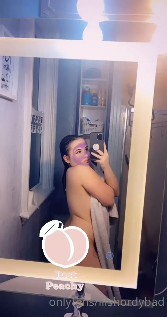 I just showered so i m so i m pretty wet if you wanna see my wet body 