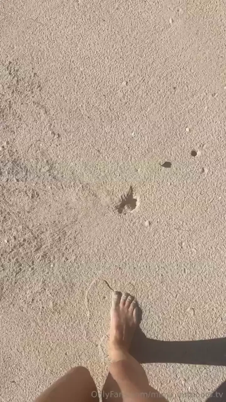 Crunchy crunch crunch let s stomp in the sand x minsi 