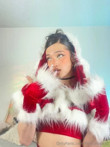 Don t you wish i was under your christmas tree part 1