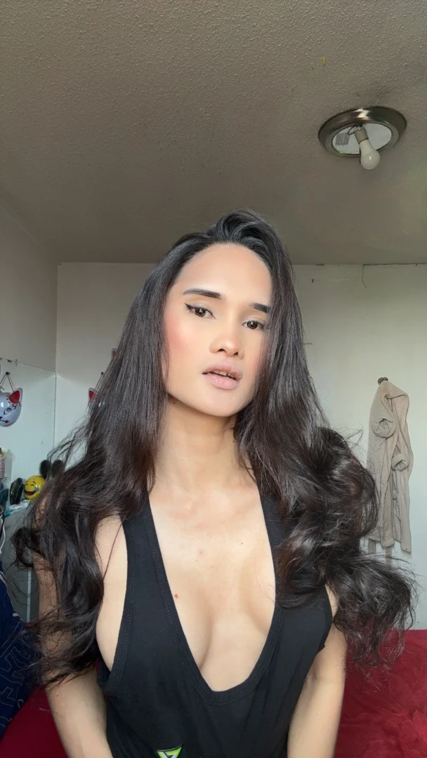 Can you rub my tits and lick it 