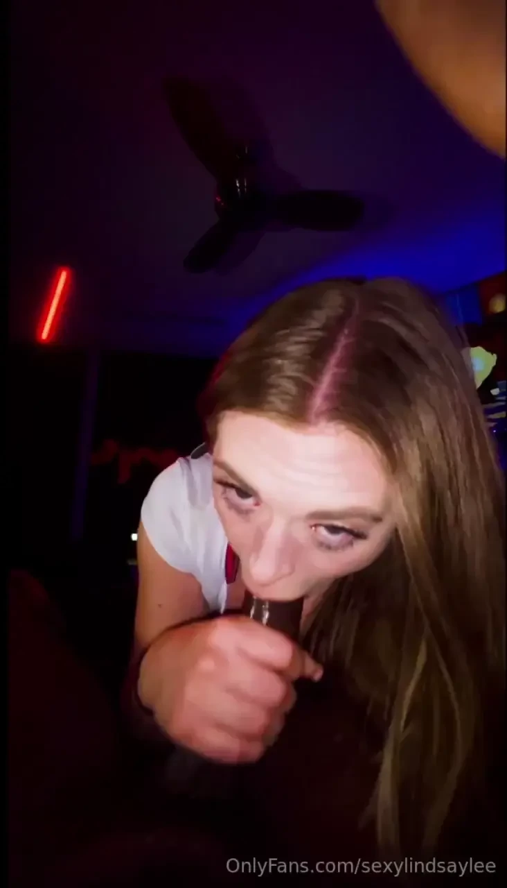 Happy sunday do i look pretty with a cock in my mouth dm me for the 