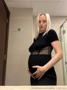 Feeling lonely your pregnant mommy is here to chat and brighten your