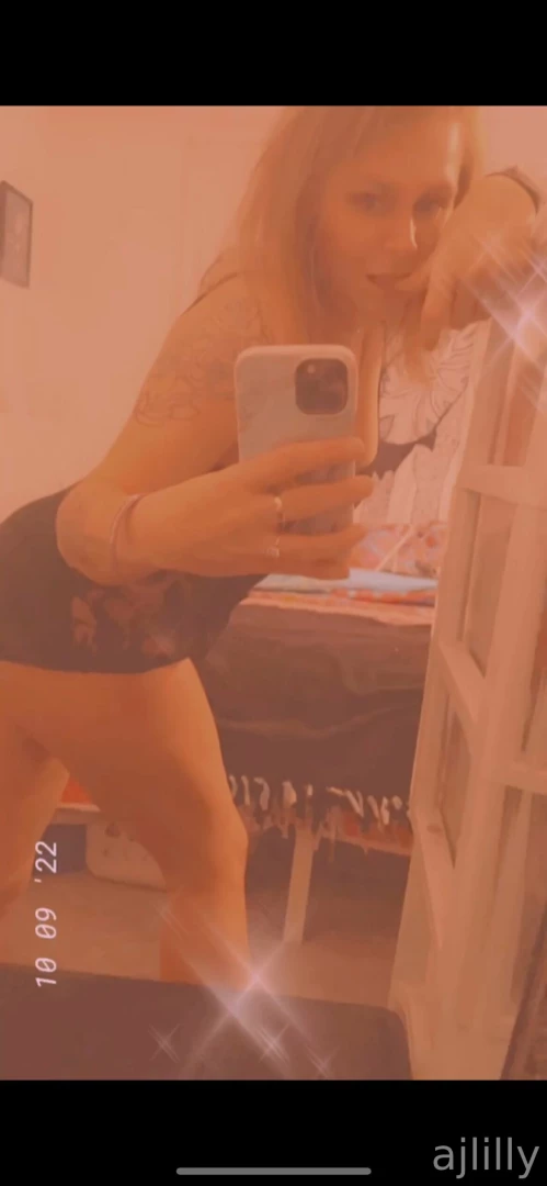 Hi boys who wants to play with me i d love to send you guys some part 17 