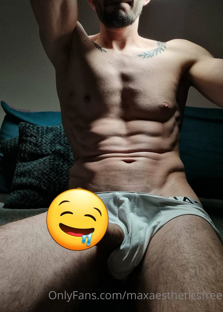 maxjowseyy - Get on your knees and take care of my hard cock dm me bby full post on 