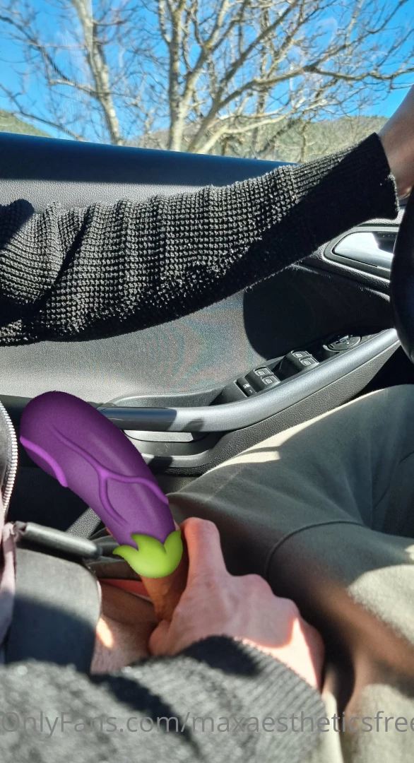 I was driving to work and i was so horny that i couldn t stand it 