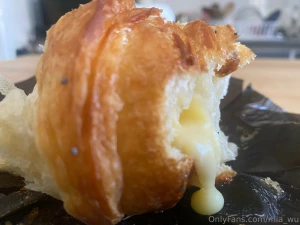 Mmhhh i discovered this new pastry it s called a nbsp cruffin nbsp a