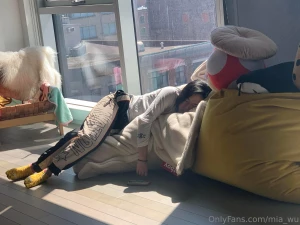 Roupillons roupill -y y prise en flagrant d lit tel un kitty qui part 1