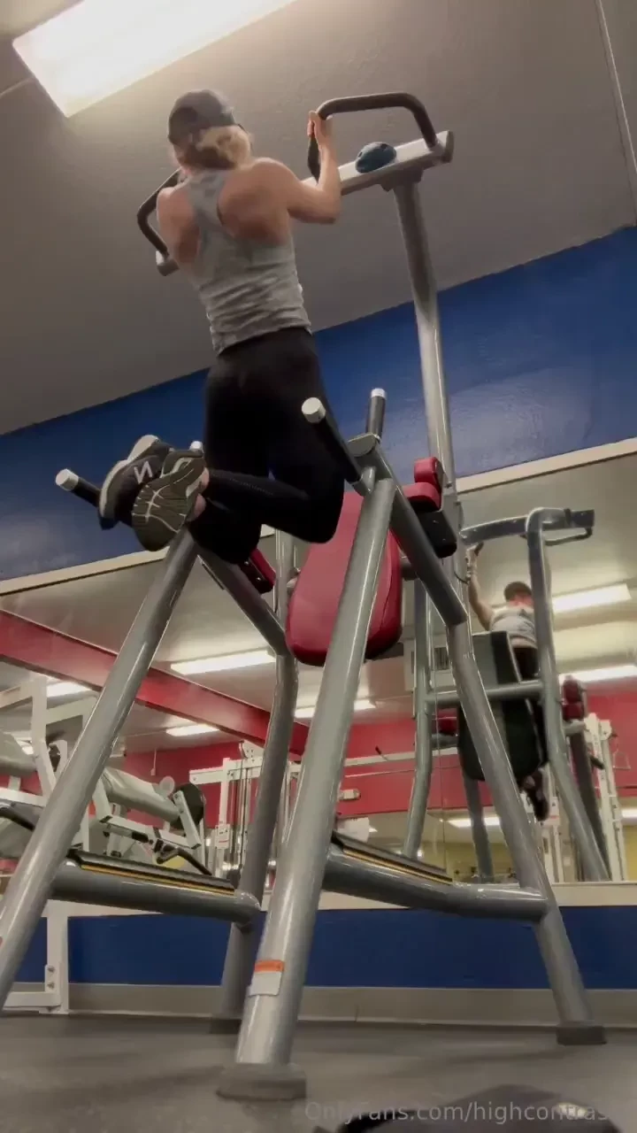 Psa that fit girl you ve been eyeing in the gym the one you and 