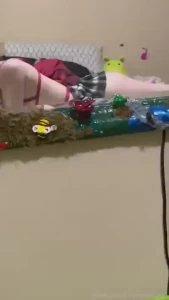 Just some innocent butt wiggles
