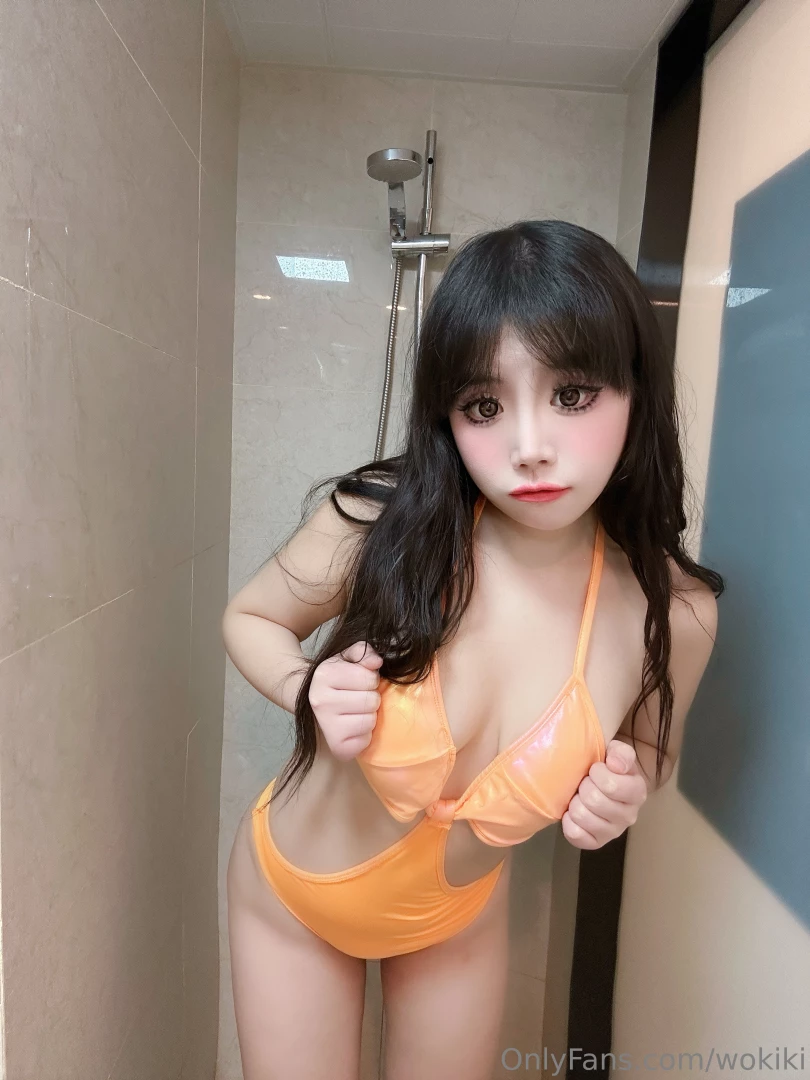 Hihi guess what i had the cutest lil photoshoot in the shower today part 1 