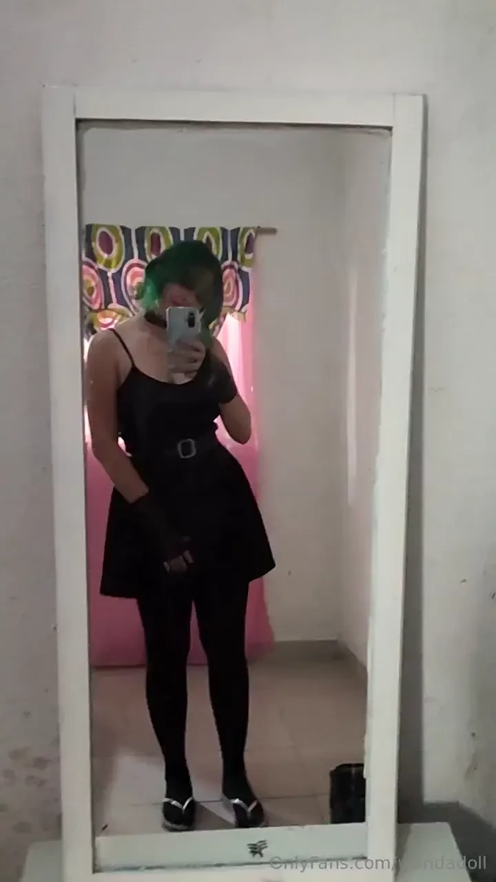 2 videos and 3 photos i m working in learn how take sexy pics with 