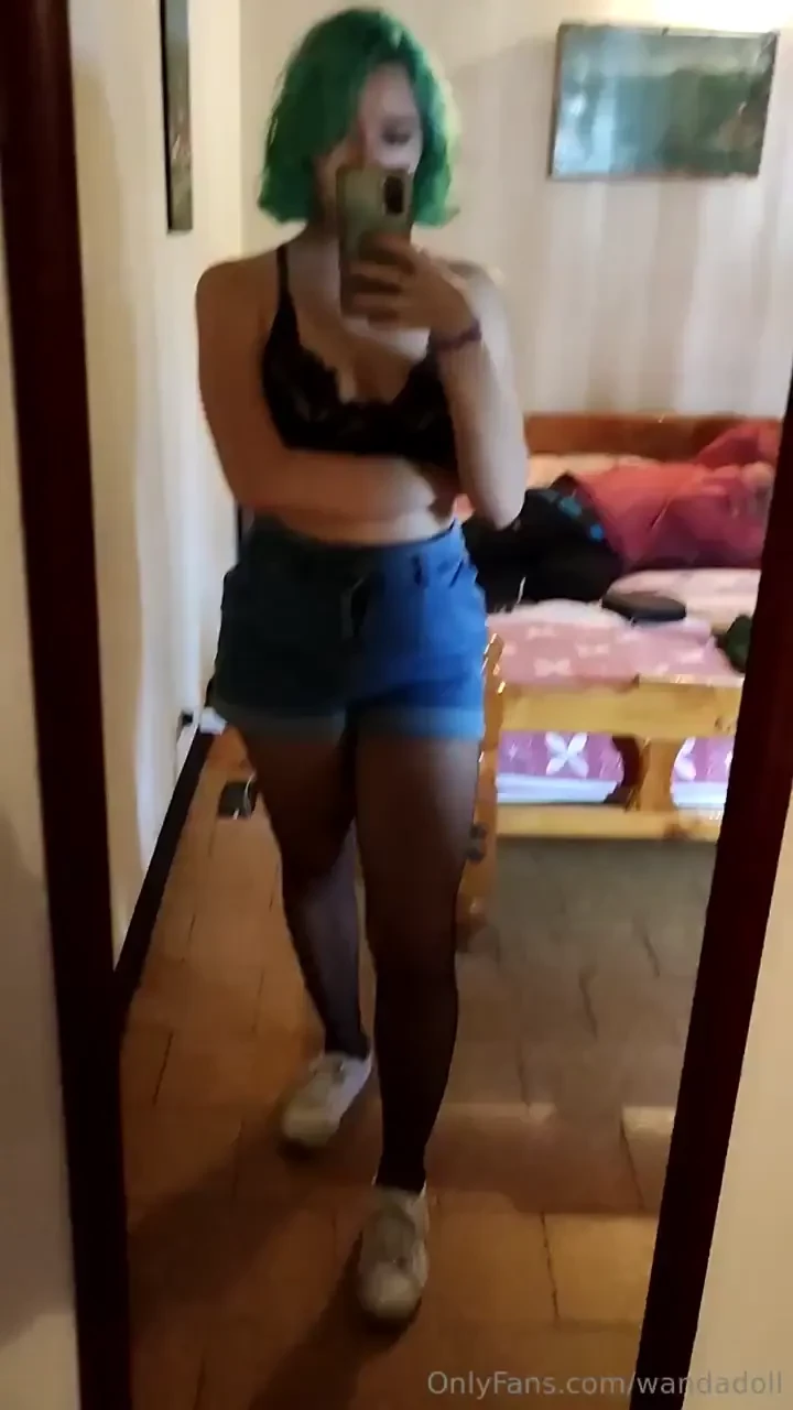 Its time to recorder our first video in an hotel room 