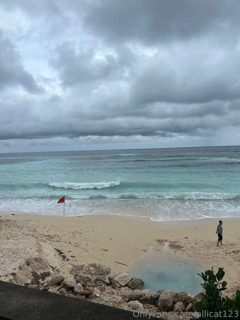 Old question back or front swipe to the last pic to see the gloomy sea part 2 