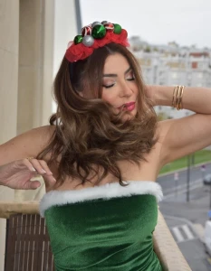 Merry christmas my loves i have a gift for you are you as hot as me