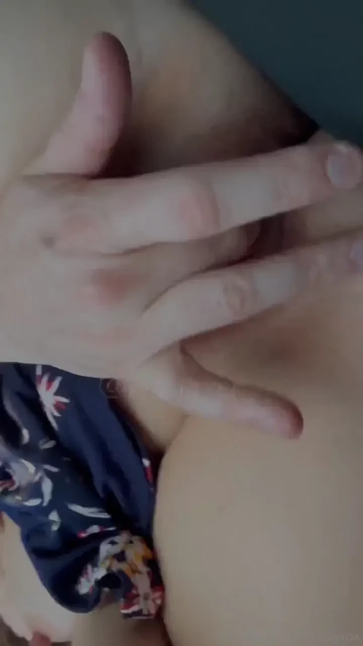 I love when he fingers me in the car 