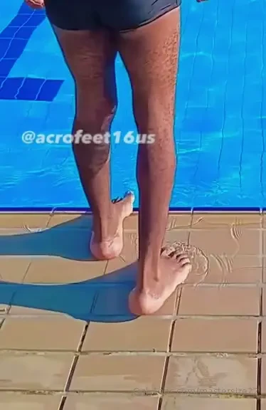 Hey tinies i introduce you a new big feet guy size 16us that are still 