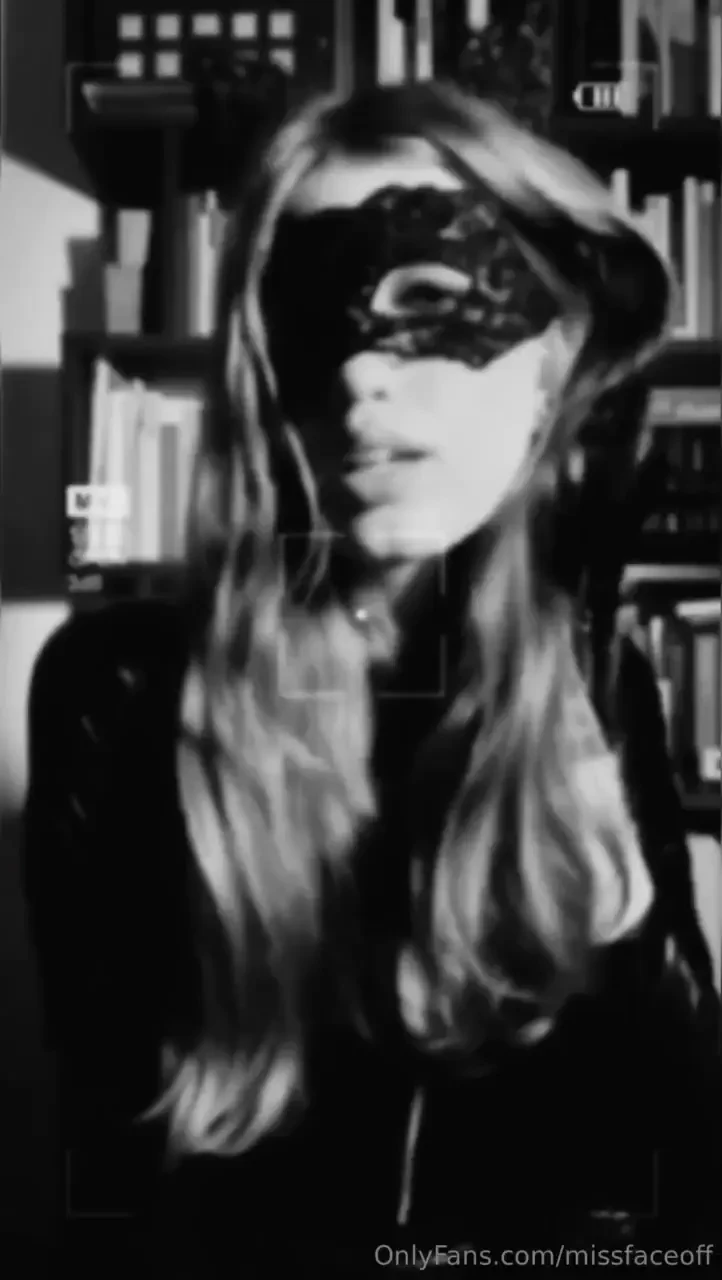 Este striptease es gracias a un fan vip que me pidi un video 