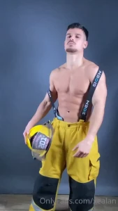 Fireman on aime fireman fire model frenchboy