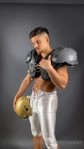 Le football american fait tomber des casques mais qui aiment les gros