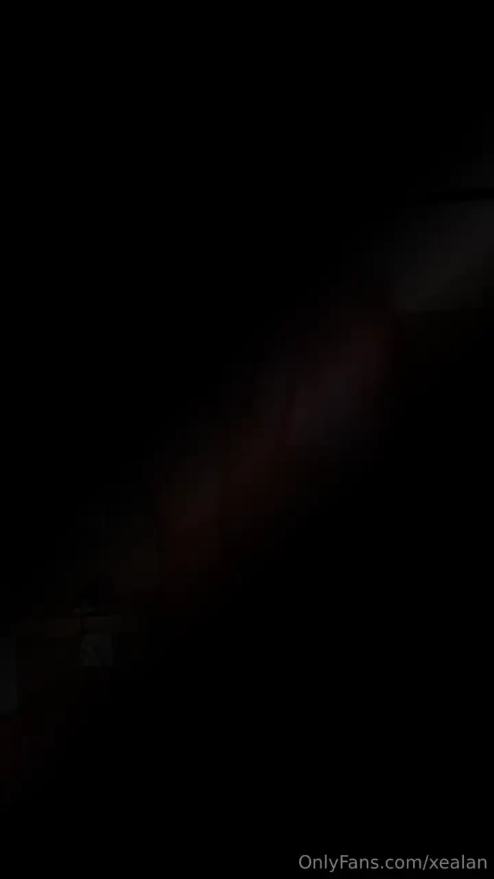 Je trouve a sexy et toi je sais que tu aimes sans underwear mais j 