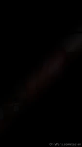 Je trouve a sexy et toi je sais que tu aimes sans underwear mais j