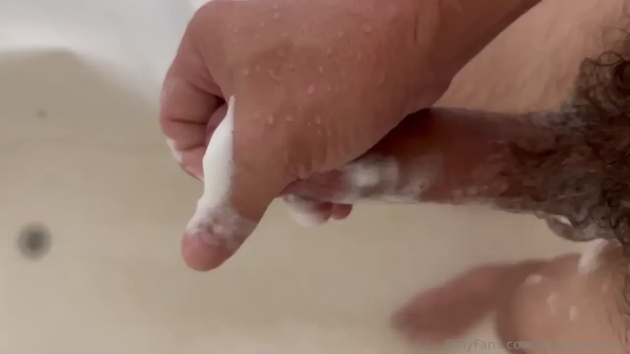 Jerking off in the shower cumshot 