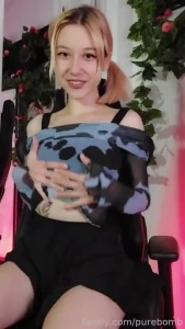 New 17 minutez vid - striptease oil on my body fingering myself