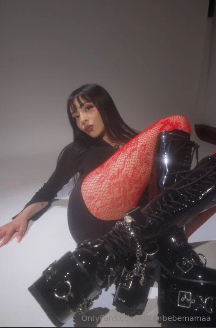 Better behave or ya get the boots 
