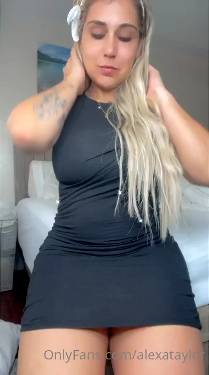 Flashing my bare pussy 