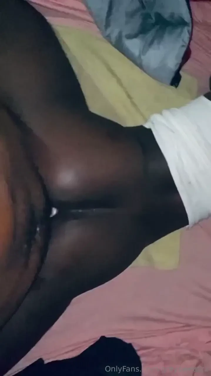 Just lay down and lemme stroke u 