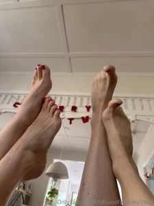 Lyndsey s thumb toes