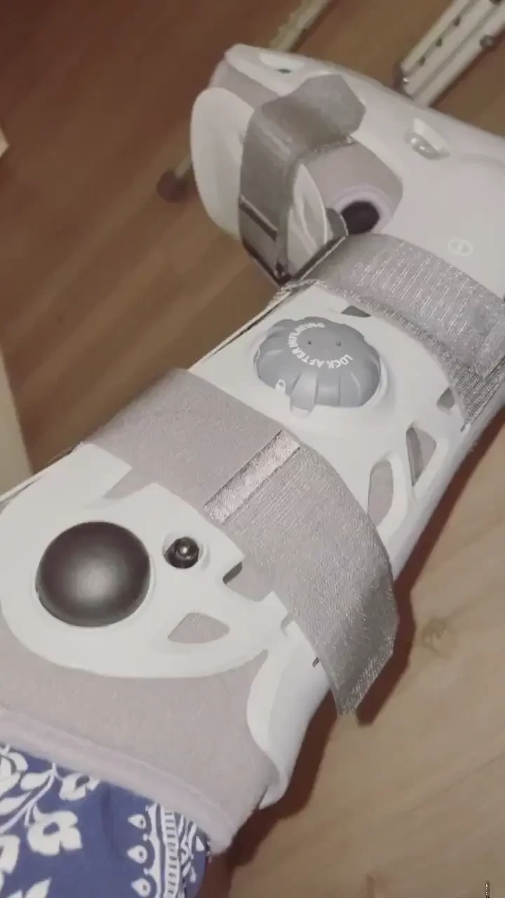 Ankle update i m not healing too well so my doctor put me in this boot 