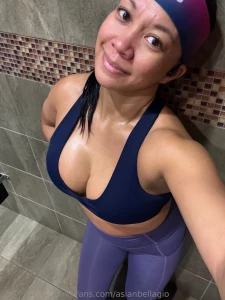 Little sweat sesh this morning i love watching all the guys watch me