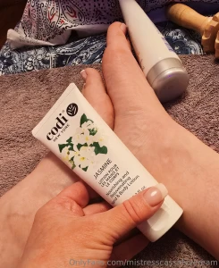 Prepping for the perfect foot massage imagine your hands doing the