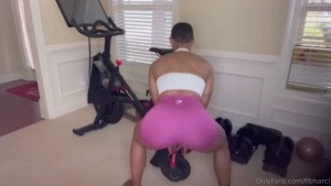 A quick glute pump to start the day