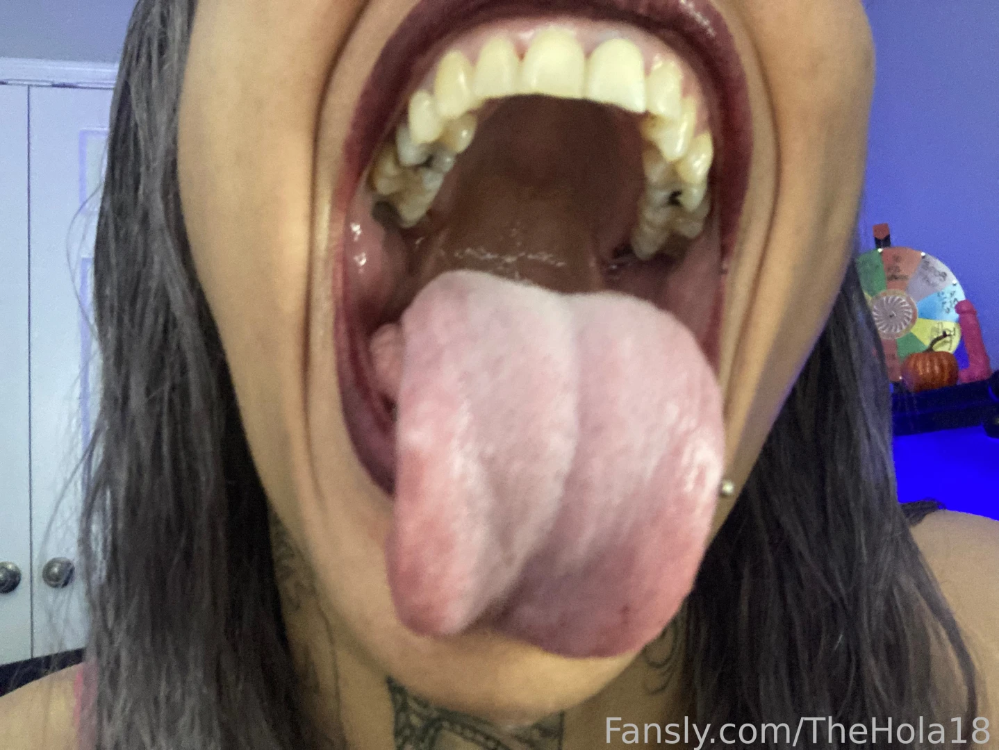 Giantess big mouth giantess mouth pov tongue uvula wet biglips lips 