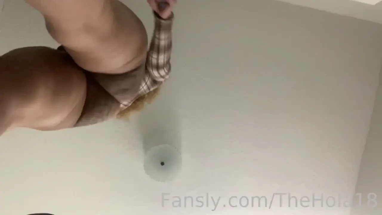 Mexican style wild hair giantess thunda clap and foot crushing video 