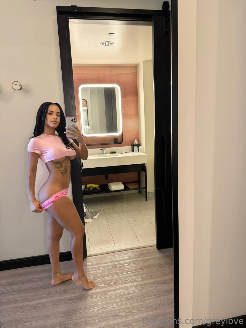 Sundays are for staying in and talkin dirtyyyy with me 